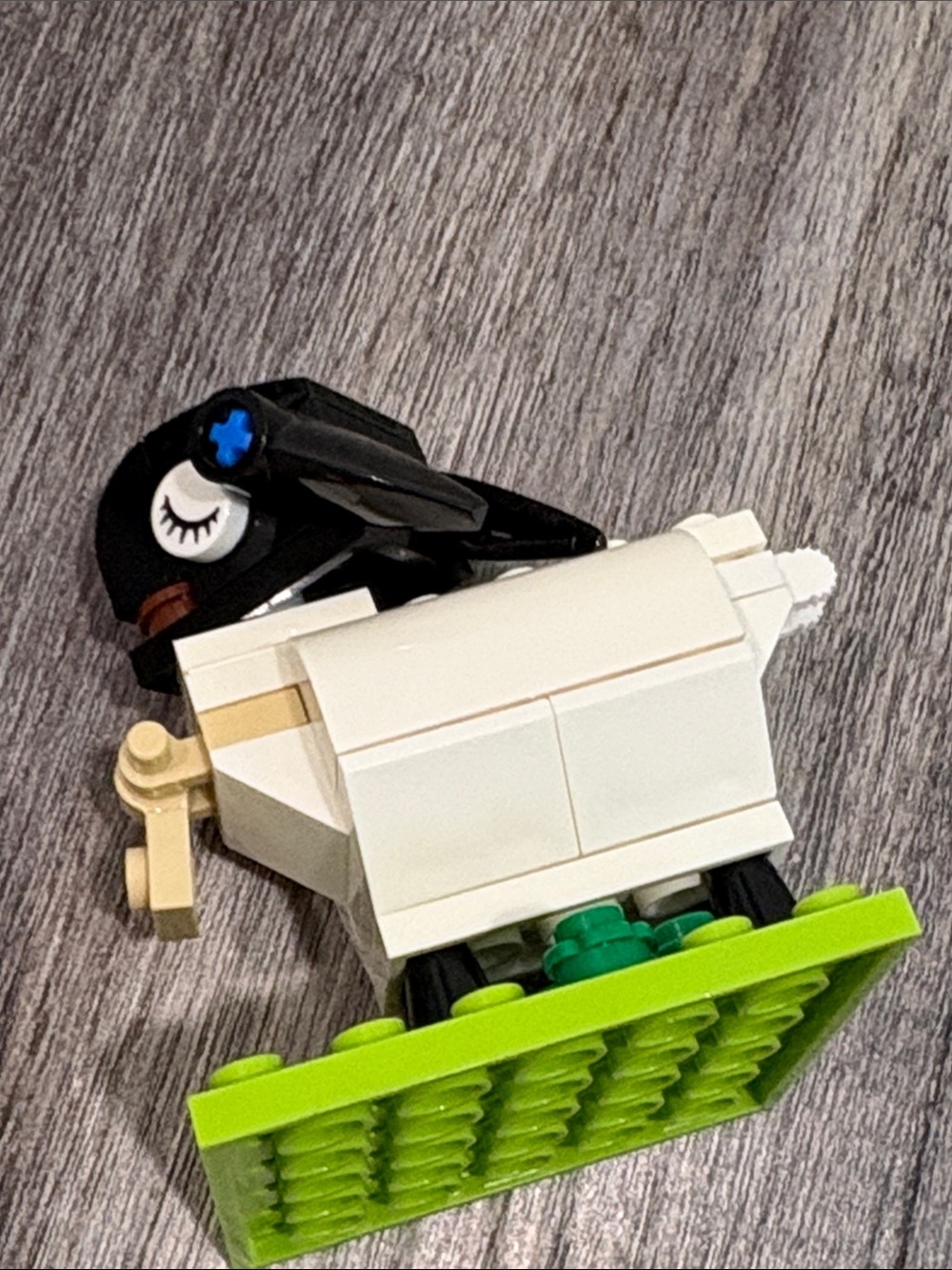 LEGO 40278 Lamb - Mini build March 2018 LEGO store exclusive promo sheep - Picture 2 of 8